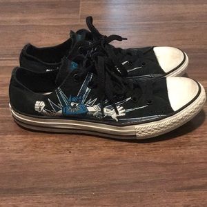 Converse women’s size7(juniors size 5)robot design